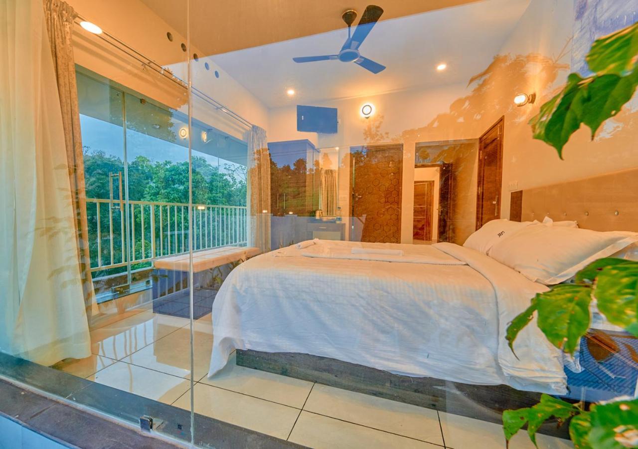 Glen Castle Vagamon Pool Resort By Voye Homes Екстериор снимка