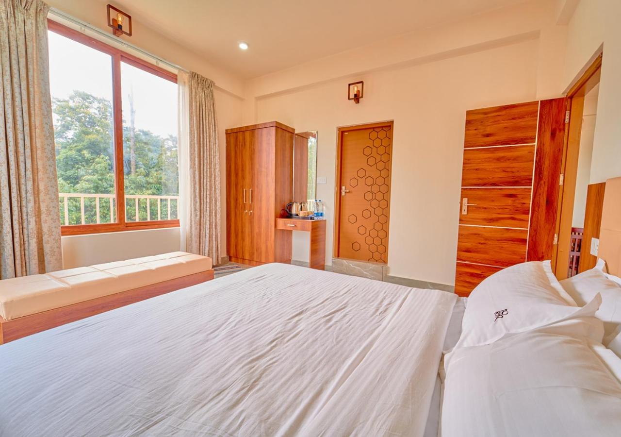 Glen Castle Vagamon Pool Resort By Voye Homes Екстериор снимка
