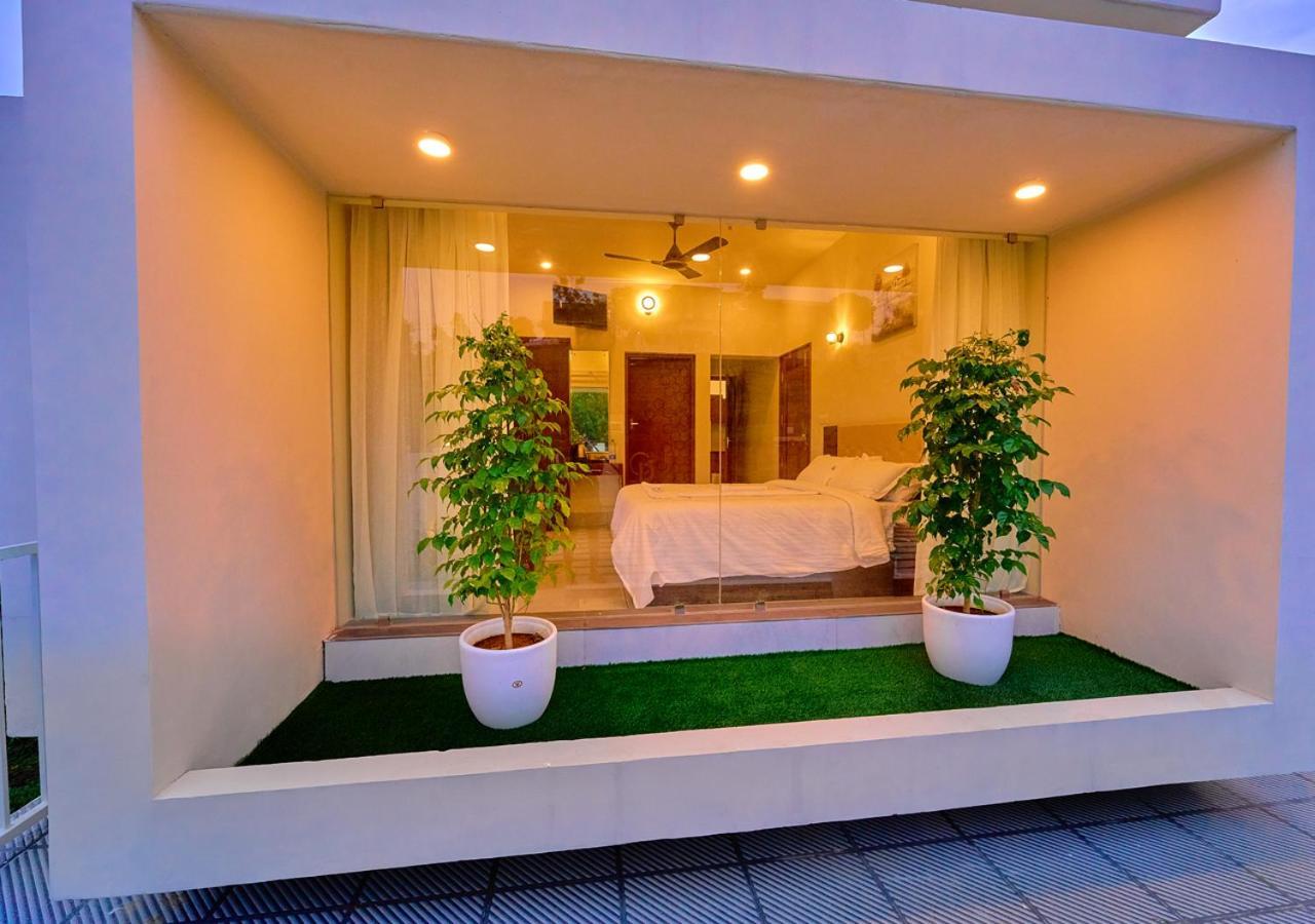 Glen Castle Vagamon Pool Resort By Voye Homes Екстериор снимка