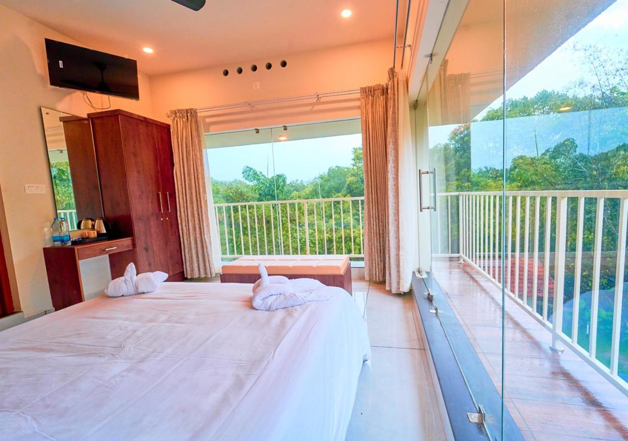 Glen Castle Vagamon Pool Resort By Voye Homes Екстериор снимка