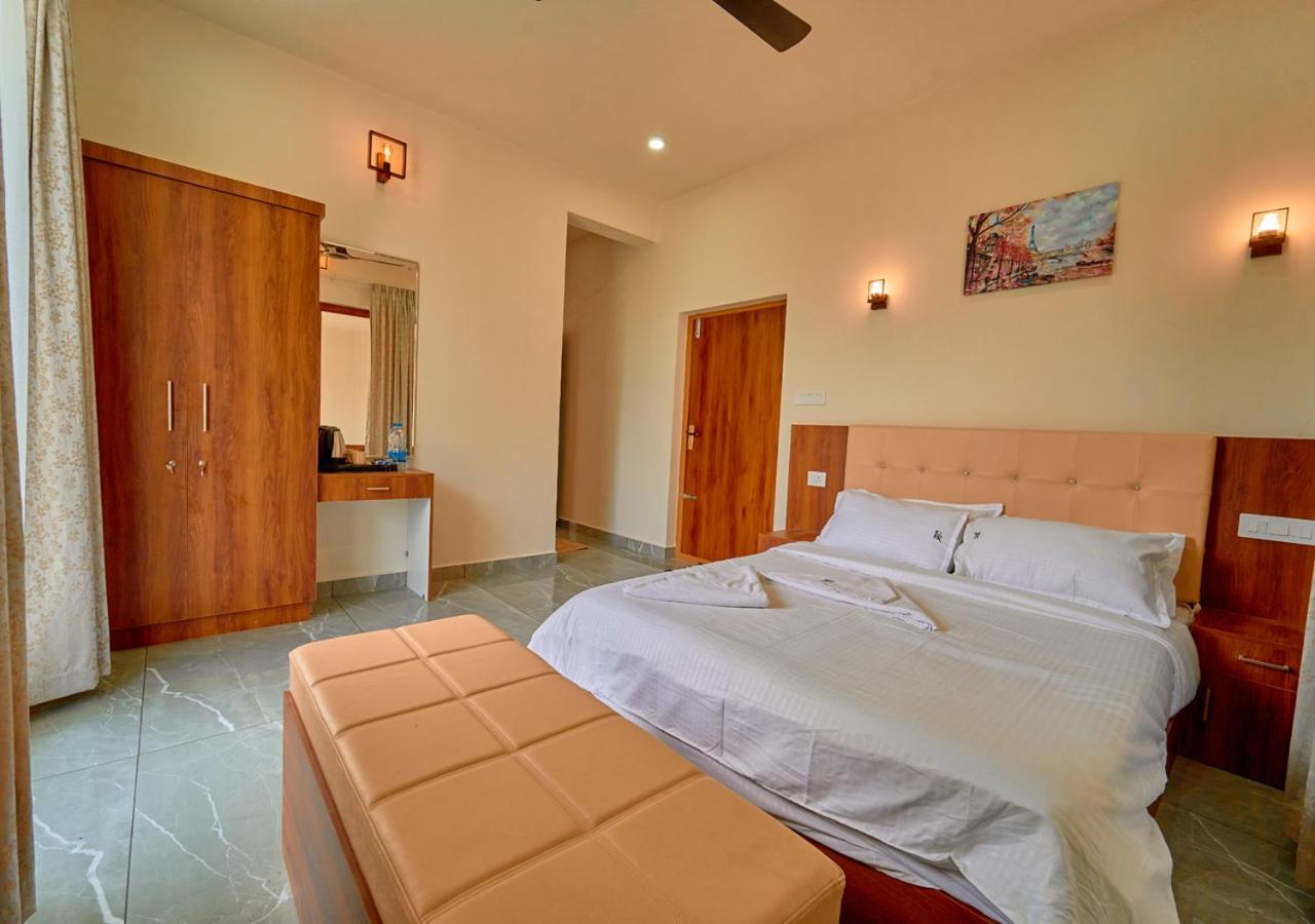 Glen Castle Vagamon Pool Resort By Voye Homes Екстериор снимка