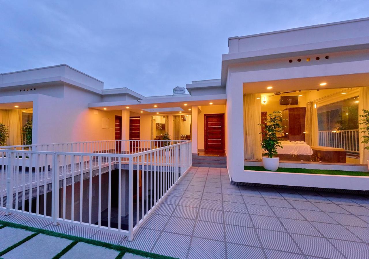 Glen Castle Vagamon Pool Resort By Voye Homes Екстериор снимка