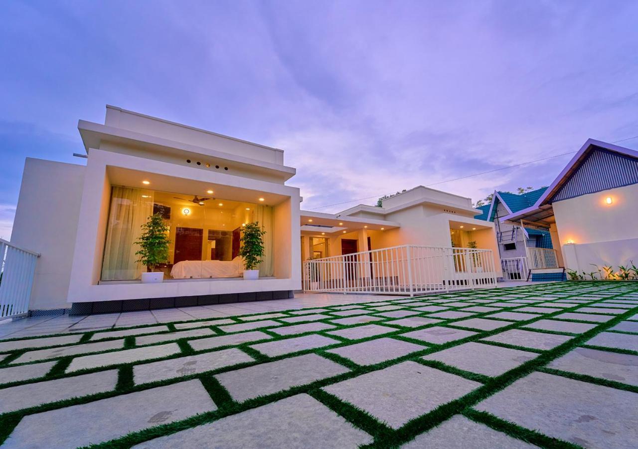 Glen Castle Vagamon Pool Resort By Voye Homes Екстериор снимка