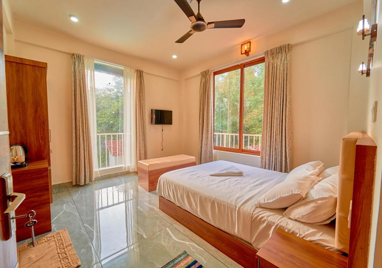 Glen Castle Vagamon Pool Resort By Voye Homes Екстериор снимка