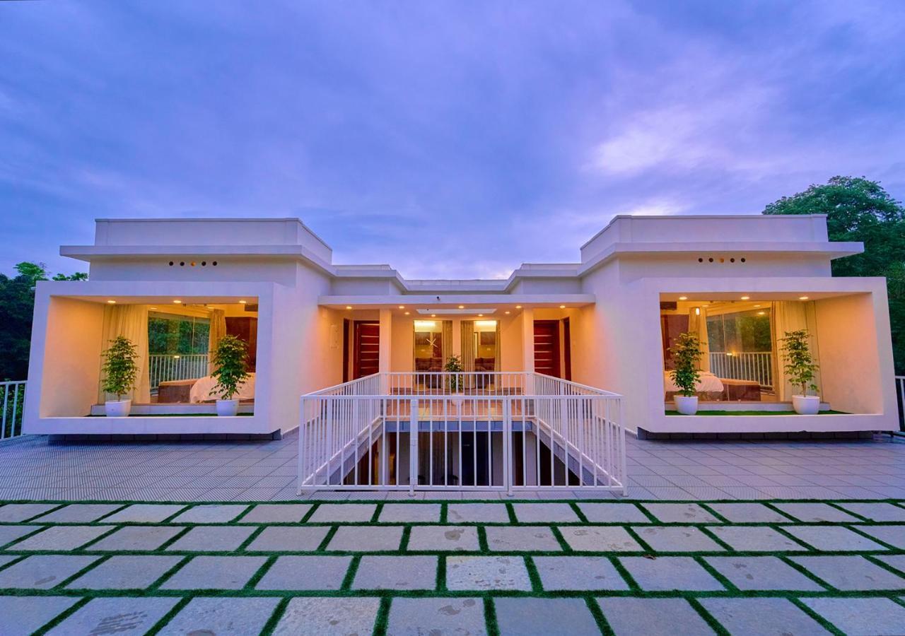 Glen Castle Vagamon Pool Resort By Voye Homes Екстериор снимка