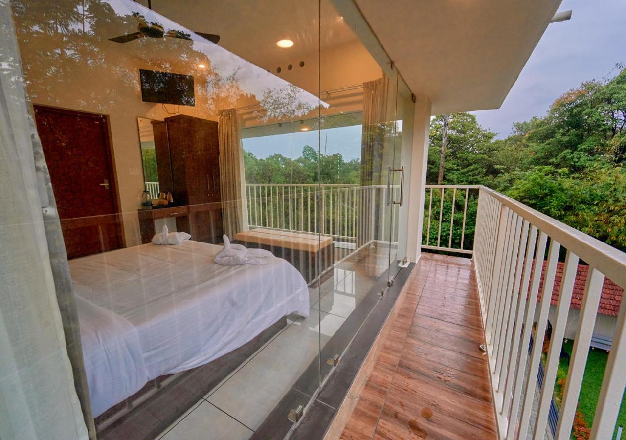 Glen Castle Vagamon Pool Resort By Voye Homes Екстериор снимка