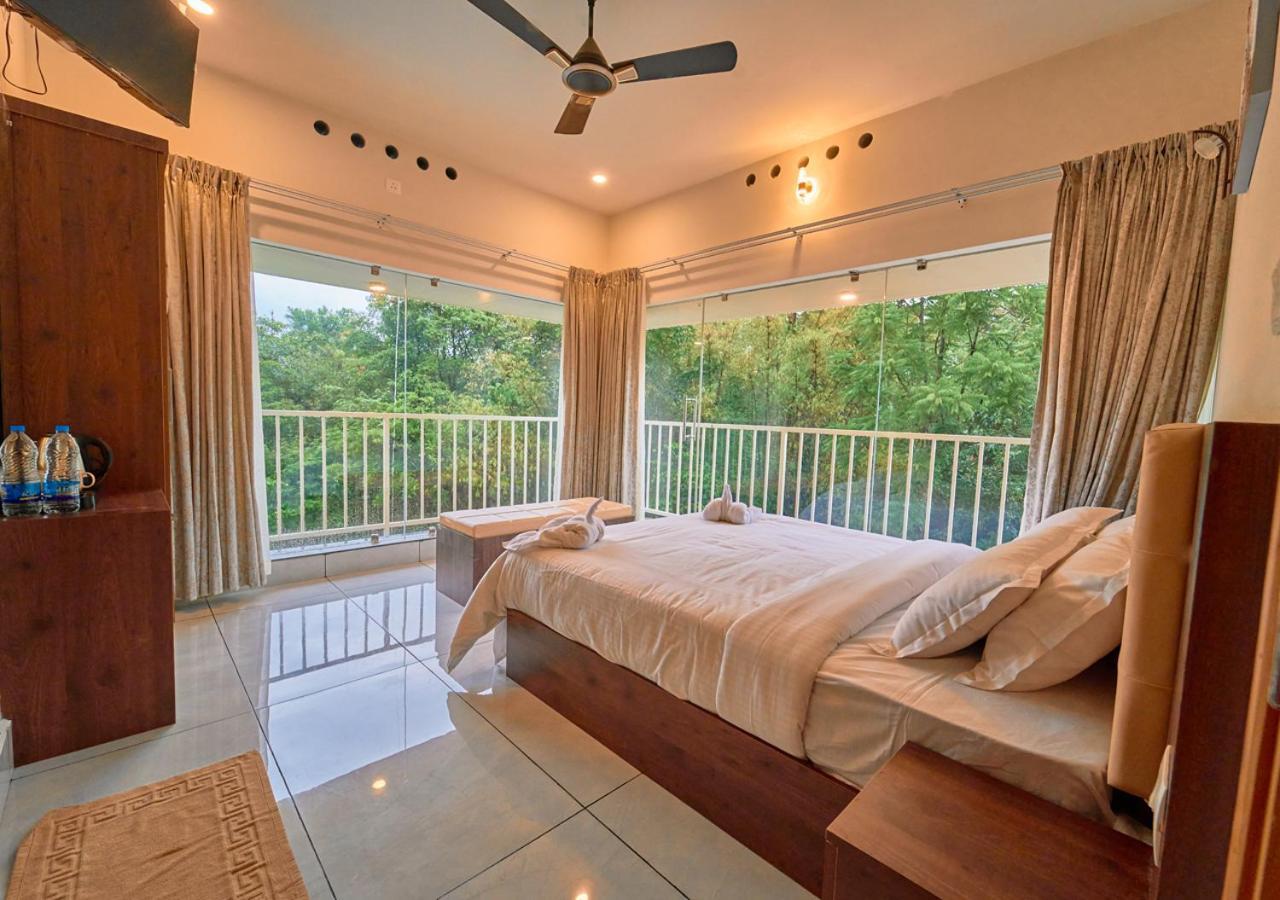 Glen Castle Vagamon Pool Resort By Voye Homes Екстериор снимка